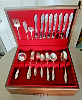 Набор посеребренных столовых приборов Oneida Community Tudor Plate Queen Bess II с чехлом 58 шт. - Изображение 1 из 4