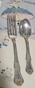 Tenedor y cucharadita cubiertos plateados Simeon L & George H. Rogers Company - Imagen 1 de 8
