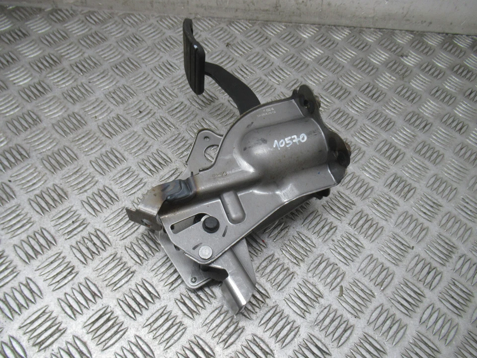 2018 SMART FORTWO C453 1.0 PETROL MK3 BREAK PEDAL BOX REF10570 - Image 1 of 4