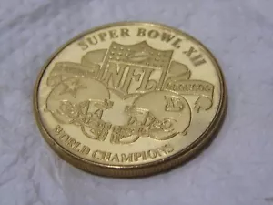 1978 NFL SUPER BOWL Xll 1 1/2" moneta ottone Cowboys 27 Broncos 10 con C.O.A. - Foto 1 di 5