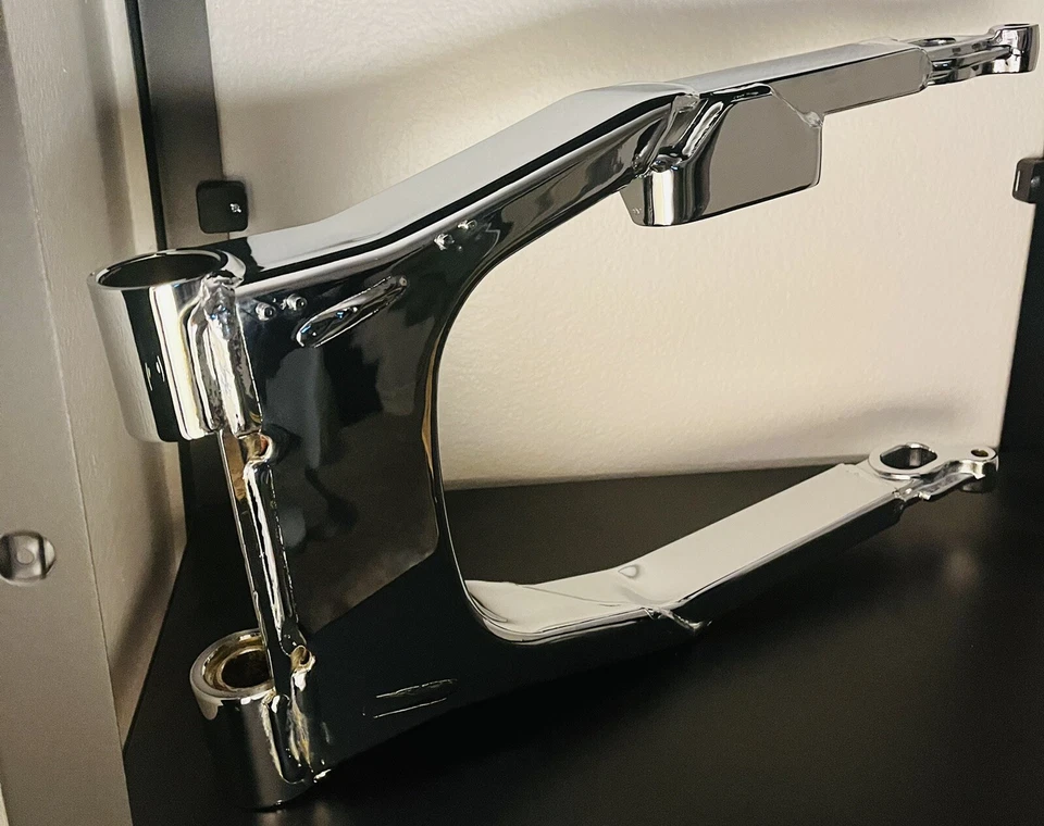 HARLEY DAVIDSON 2002-08 TOURING SWINGARM ИНДИВИДУАЛЬНЫЙ ХРОМ ОТ ОРИГИНАЛЬНОГО ПРОИЗВОДИТЕЛЯ 45470-02 НАПРЯМУЮ - Изображение 1 из 4