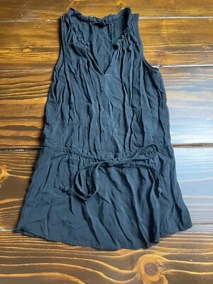Vestido Mossimo, Para Mujer Talla Pequeña, Negro, Línea A, Volantes Cuello en V, Sin Mangas Foto 1 de 4