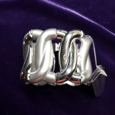 Pulsera grande de joyería de moda de acrílico tono plata, sin plomo y níquel, con etiqueta Foto 1 de 4