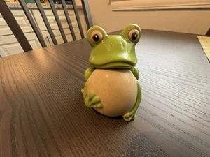 Vintage NESTING FROG Whimsical Salz & Pfefferstreuer NEAR MINT condition - Bild 1 von 5