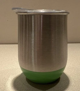 Stemless 12oz Metal Wine Glass with Lid.  Green Base.  NEW - Picture 1 of 5