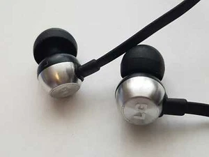 GENUINE LG QUAD BEAT Earphones In-Ear WITH IN LINE CONTROL QUADBEAT HEADPHONES - Picture 1 of 3