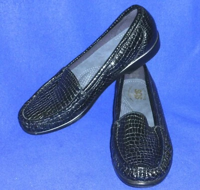 SAS WOMENS SIMPLIFY SHOE 8.5 N BLACK CROC PATENT LEATHER NARROW LOAFER - Image 1 of 4