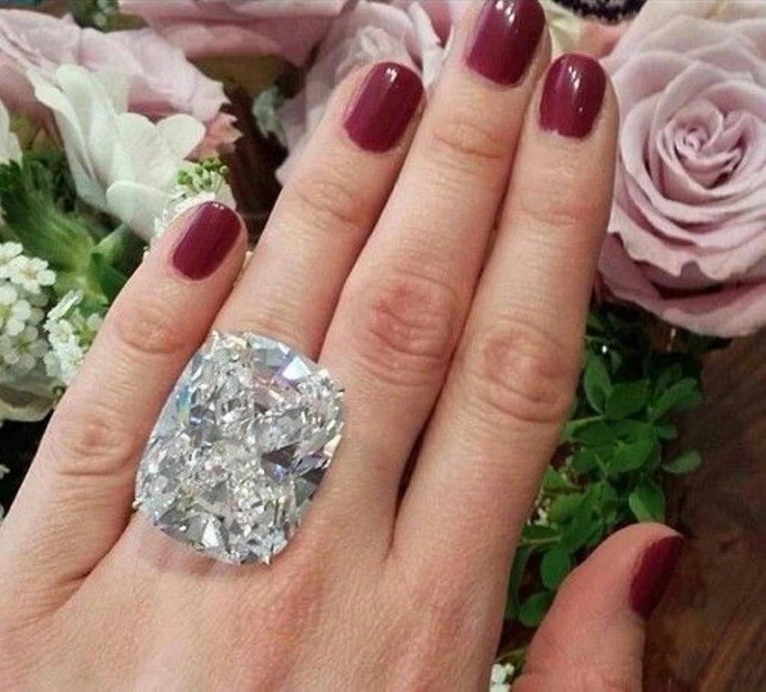 Кольцо для коктейльной вечеринки 100 карат из стерлингового серебра 925 пробы с белой подушкой - Изображение 1 из 4