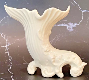 RARE 1965-1980 BELLEEK’S CORNUCOPIA SHELL & SCROLL IN FERMANAGH PATTERN 6TH MARK - Picture 1 of 7