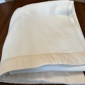 Fieldcrest Chateau Blanket 80x84 Biege Monsanto Neva-Shed Finish - Picture 1 of 4