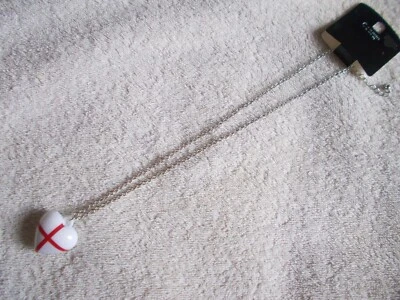 Nuevo Collar y colgante corazón "ST GEORGE FLAG HEART" - bisutería - Nuevo con etiquetas Foto 1 de 4