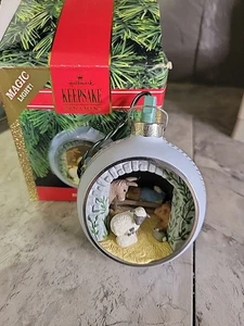 Hallmark Recuerdo Bombilla Adorno Luz Mágica Bendiciones de Amor Belén - Imagen 1 de 3