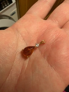 9ct Gold Amber Pendant - Picture 1 of 5