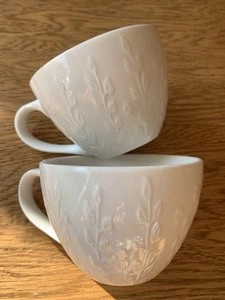 JANE ASHER white porcelain mug x2. Embossed wildflower garden pattern FREE P&P - Picture 1 of 12
