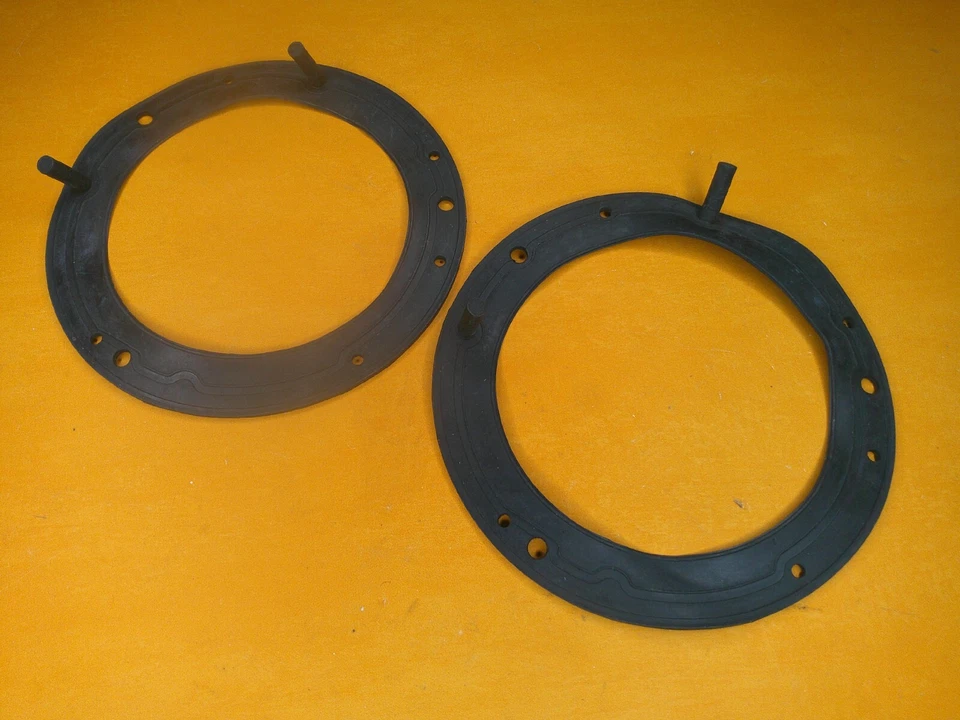 LOTUS EUROPA (1966-75) LOTUS ELITE ECLAT TYP 75 (1974-82) SCHEINWERFER ZU KAROSSERIEDICHTUNG x2 - Bild 1 von 3