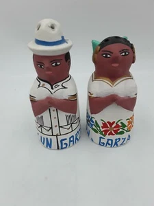  VINTAGE PAAR KARIBISCHE ROTE TON SALZ & PFEFFERSTREUER MANN & FRAU FIGUR - Bild 1 von 11