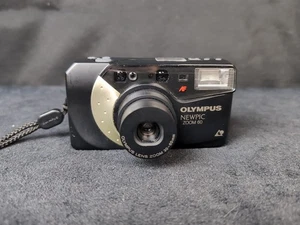 Olympus Newpic Zoom 60 fotocamera compatta 35 mm punta e scatta pellicola ~ vintage - Foto 1 di 6