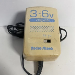 RadioShack Adattatore AC 3/6 Volt DC 700mA #273-1663A con 6 prese di adattamento (D) - Foto 1 di 2