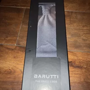 Sciarpa cravatta e tasca BARUTTI, motivo quadrato blu/argento NUOVO PREZZO AL PUBBLICO €130 designer - Foto 1 di 11