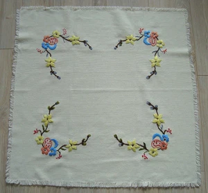 Vintage handbestickte Leinen Tischdecke Tischläufer mit Blumen & Ostereiern - Bild 1 von 11