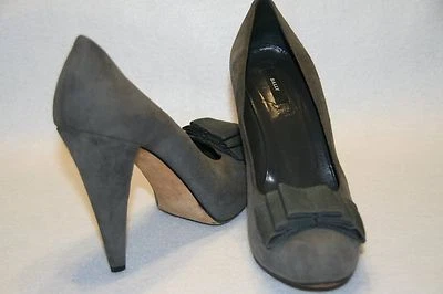 BALLY Gray Suede Bow 4 inch High Stilettos Size 39.5 Women's Heels Foto 1 de 4