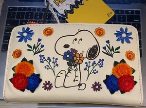 NWT Loungefly Peanuts Floral Snoopy Wallet Exclusive - Picture 1 of 11