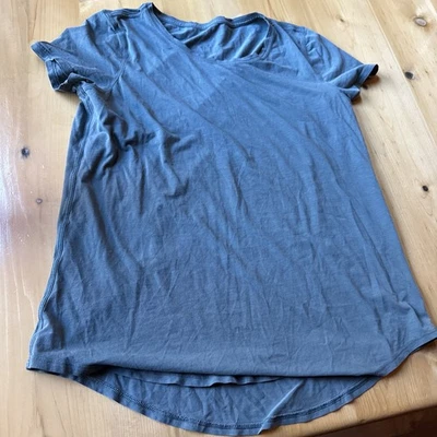 Lululemon Women's Short Sleeve Crew Neck T-Shirt Athletic Top Activewear S Green - Image 1 of 4