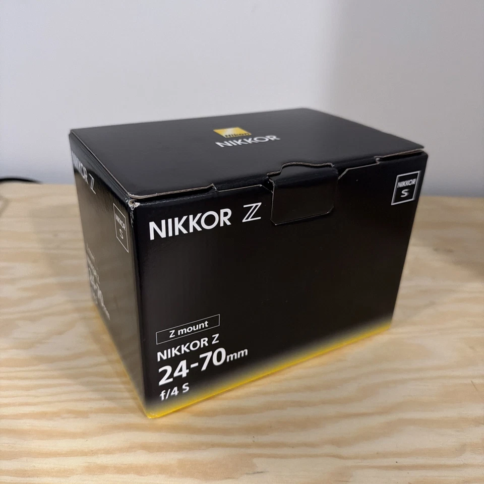 Объектив Nikon NIKKOR Z 24-70 мм f/4 S крепление Z полная рамка беззеркальный с крышками и коробкой - Изображение 1 из 1
