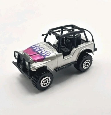 De colección Matchbox Jeep 4x4 Off Road Plata Rosa Púrpura Llamas Negro Interior 1983 Foto 1 de 4