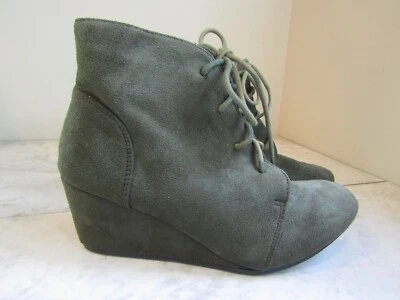 Charles Albert New York Tiff Wedge Heel Green Front Lace Boots Women's Size 8 M - Image 1 of 4