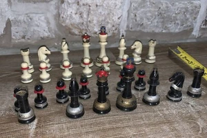 Vintage E. S. LOWE Chess STANTON STYLE Weighted Replacement 28 Pieces DAMAGED - Picture 1 of 17