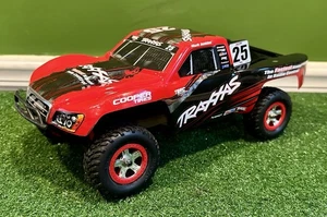 Traxxas Slash 4x4 R/C Truck - 1/16 Scale - Runs Great - Brushed - Needs Radio - Picture 1 of 13