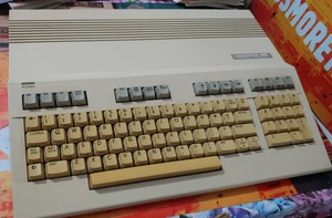 Commodore 128 8-bit classic-computer (+ Netzteil / TV Kabel) funktionier 300925 - Picture 1 of 7