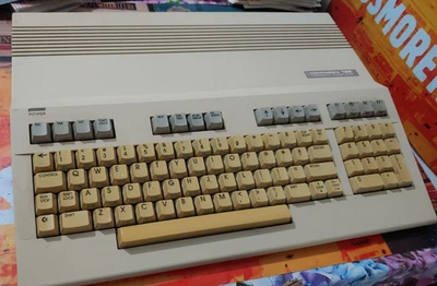 Commodore 128 8-bit classic-computer (+ Netzteil / TV Kabel) funktionier 300925 - Bild 1 von 4