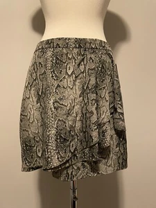 BCBG Max Azria Gray Snake Skin Print Skirt, Size 2 - Picture 1 of 6