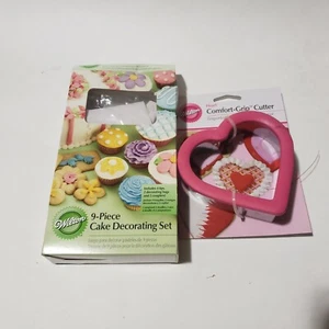 Wilton herzförmiger großer Komfortgriff Schneider mit 9 Stück Kuchen Dekoration Kit - Bild 1 von 6