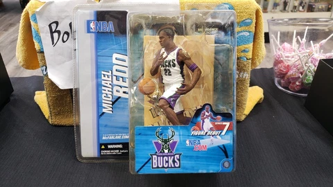NIB 2004 NBA MICHAEL REDD #22 MILWAUKEE BUCKS MCFARLANE SERIES 7 WHITE JERSEY Cover