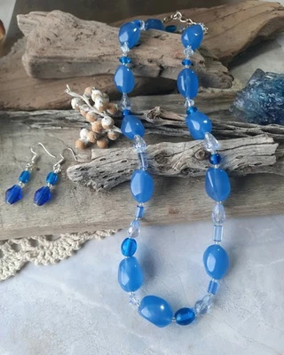 Juego de joyas con cuentas azules, collar y pendientes vintage de cuentas de acrílico y vidrio Foto 1 de 4
