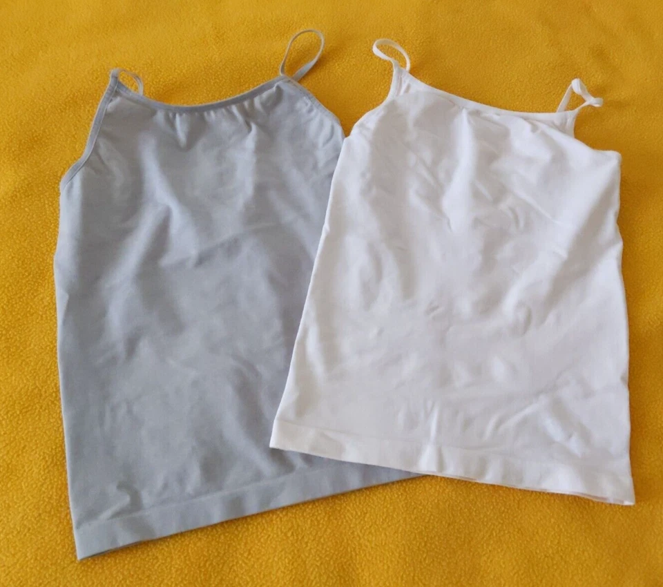 CONJUNTO de 2 camisetas sin mangas XHILARATION blancas grises camisolas niñas talla mediana Foto 1 de 4