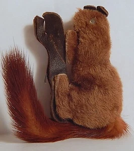 HANDGEFERTIGTE EICHHÖRNCHEN KLETTERBAUM KUNSTFELL BROSCHE UNIKAT! - Bild 1 von 3