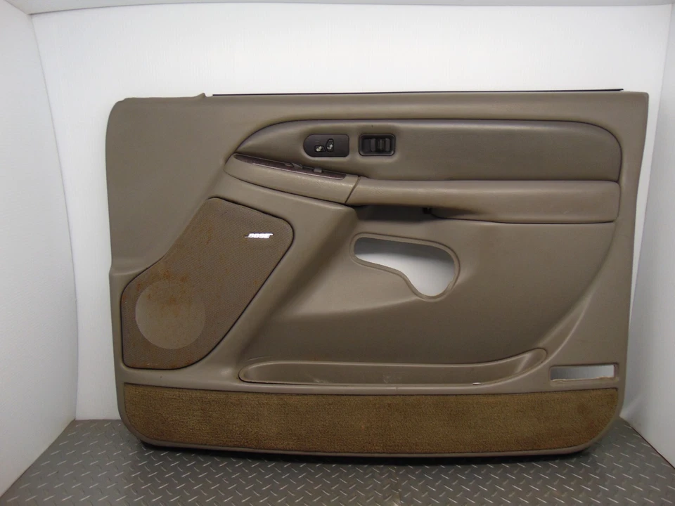 Panel de moldura de puerta delantera derecha GMC Yukon Denali 2003-2006 Foto 1 de 4