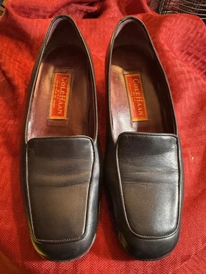 Zapatos de tacón Cole Haan de cuero negro sin cordones talla 5,5 B Foto 1 de 4