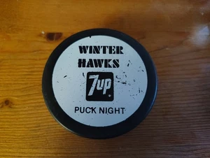 HOCKEY PUCK WHL VINTAGE PORTLAND WINTER HAWKS PUCK NIGHT - Foto 1 di 4