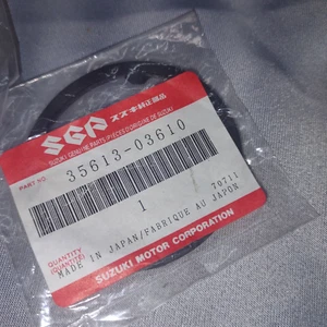 1977 SUZUKI T500 OEM TURNSIGNAL RUBBER GASKET - Picture 1 of 2