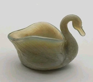 LE Smith Art Glass Swan Open Salt Cellar Dip Opalescent Trinket - Picture 1 of 6