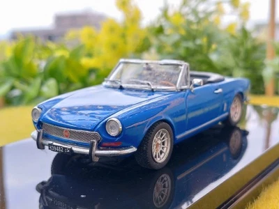 Fiat / 124 sport spider / 1966 / 1/43  Diecast Car / Vitesse - Image 1 of 4