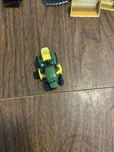 Ertl John Deere Riding Lawn Mower 1:32 Scale a3 - Picture 1 of 1