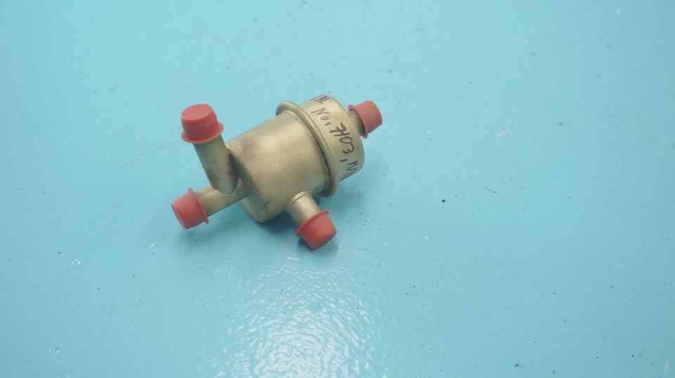 MERCEDES--BENZ  W116  450SEL  6.9  ,  PRESSURE  REGULATOR   , OEM ,  - Image 1 of 4