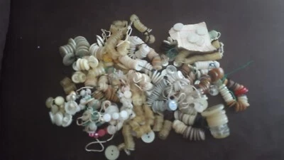 Knöpfe Mischung etwa 500g -  Zufallsmischung neue und alte, hell - Bild 1 von 3