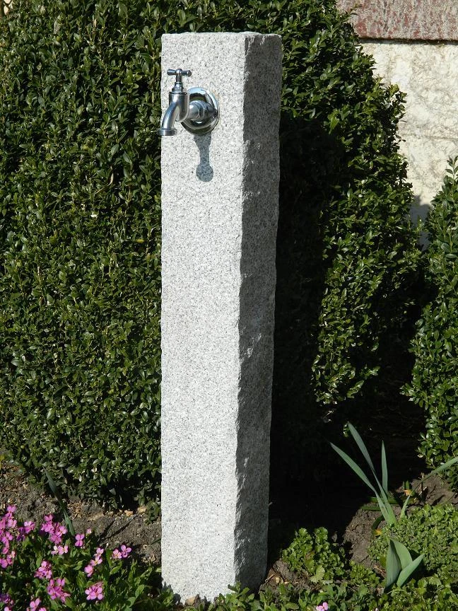 Wasserzapfsäule aus Granit, Wasserzapfstelle, water dispensers, gestockt - Bild 1 von 1